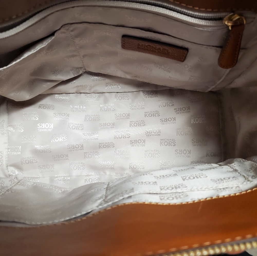 Michael Kors signature  Hudson Satchel - Picture 15 of 16